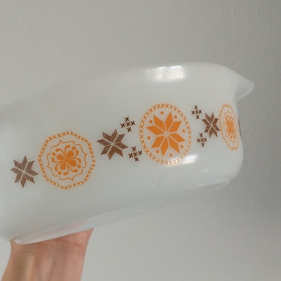 Vintage Pyrex Town & Country Casserole Dish - Picture 8 of 11